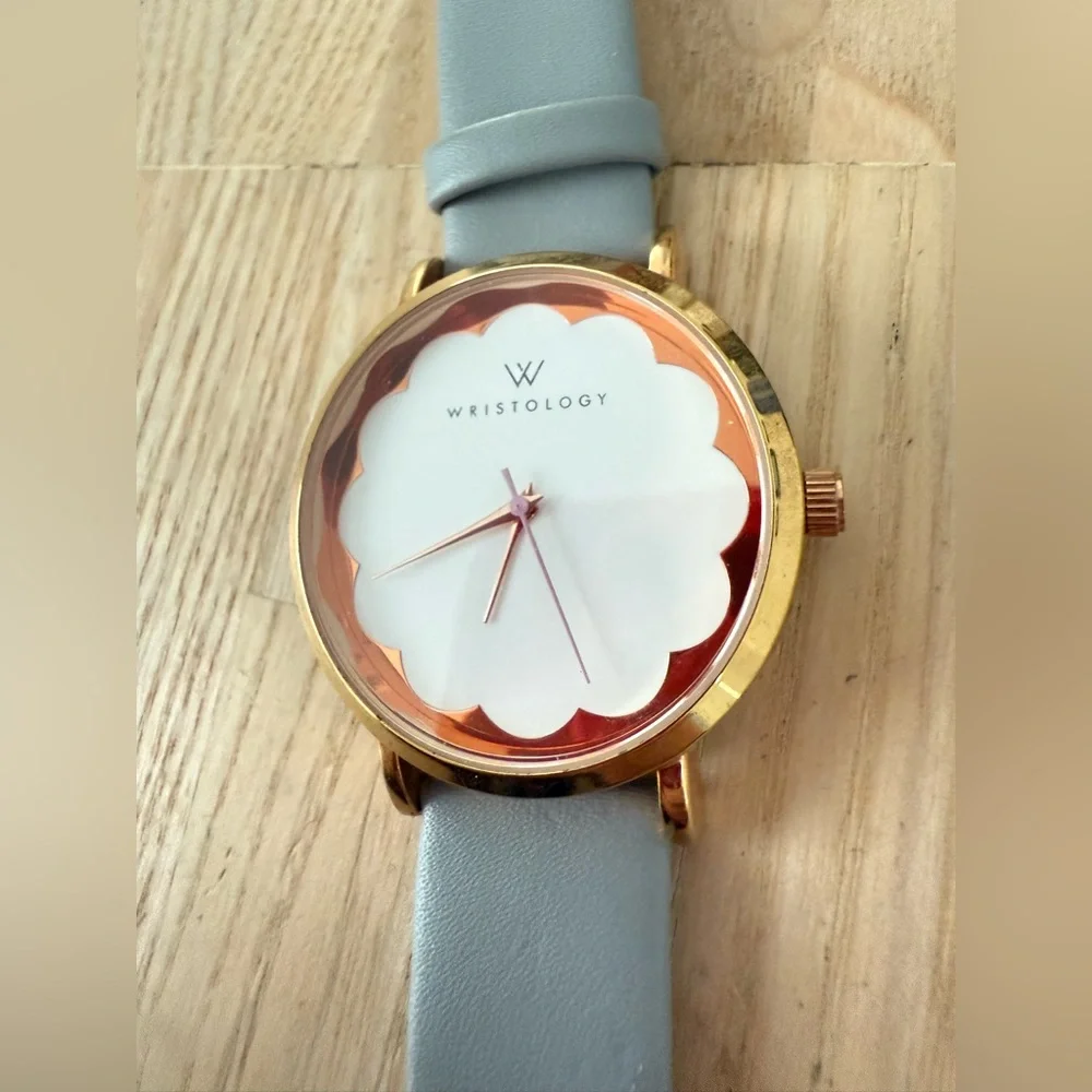 Wristology ladies Olivia gold tone gray leather watch NEW BATTERY